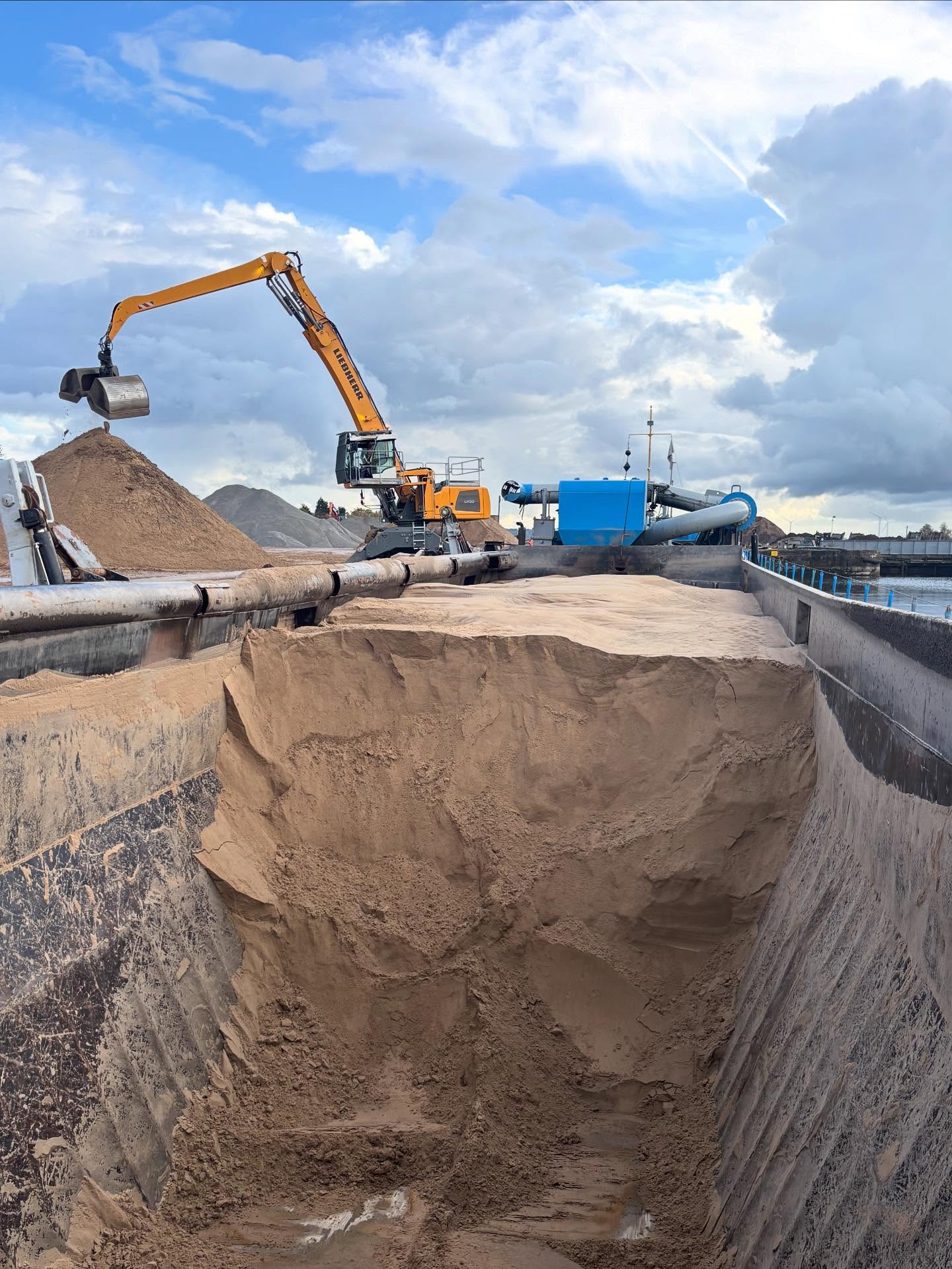 Fresh cargo of marine sand getting unloaded by the LH50 for use in multiple applications from construction to sports turf. Find us @ www.dracamarine.co.uk